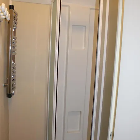 D'hote, Avec Espace Vue Sur Mer, A 400 M Du Port Au 2eme Et 3eme Etage D'une Maison Typique De Vaast La Hougue