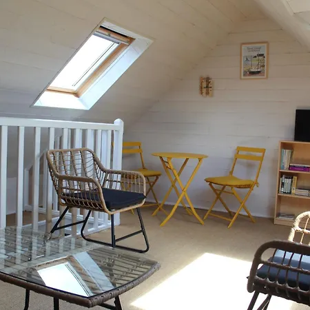 D'hote, Avec Espace Vue Sur Mer, A 400 M Du Port Au 2eme Et 3eme Etage D'une Maison Typique De Vaast La Hougue Bed & Breakfast Saint-Vaast-la-Hougue